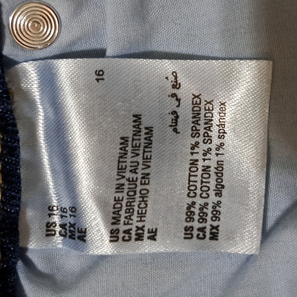 Style & Co Two-Tone Straight Crop Jeans, Shadow Wash - Picture 10 of 10